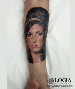 tatuaje-brazo-amy-winehouse-logia-barcelona-alexandre-moises        